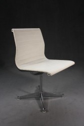 Bürostuhl "Eames Alu Chair EA105"