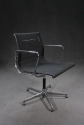 Bürostuhl „Eames Alu Chair EA108“