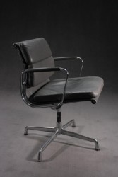 Bürostuhl „Eames Alu Chair EA208“