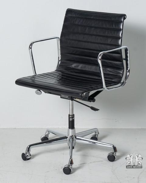 Stuhl EA 117 Eames