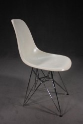 Stuhl "Vitra Eames Side Chair"