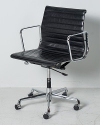 Stuhl EA 117 Eames
