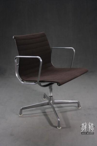 Bürostuhl „Eames Alu Chair EA108“