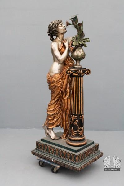 Skulptur, Frau mit Blume