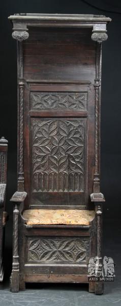 Thronsessel im gotischen Stil