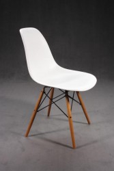 Stuhl Vitra „Eames Plastic Side Chair“