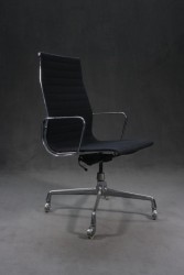 Bürostuhl „EamesAlu Chair EA 119“